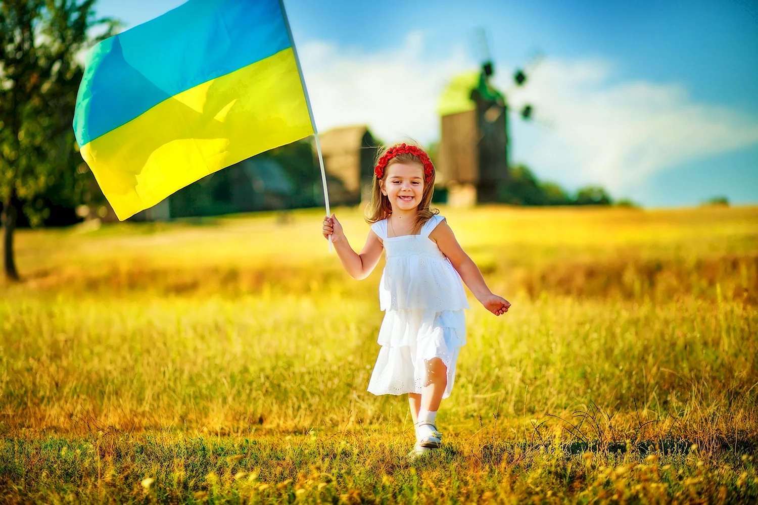Девочка с украинским флагом