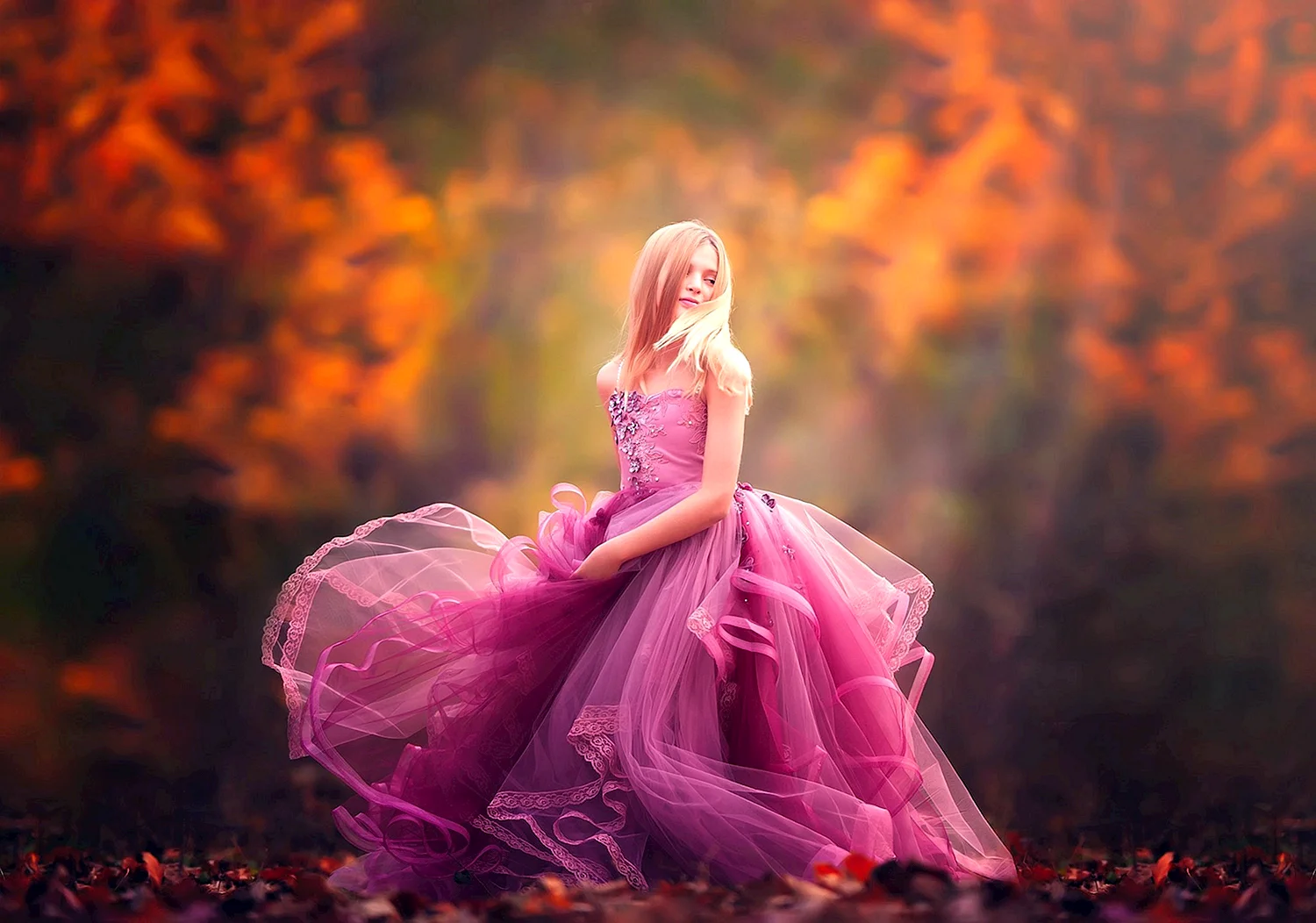 Девушка в пышном розовом платье
