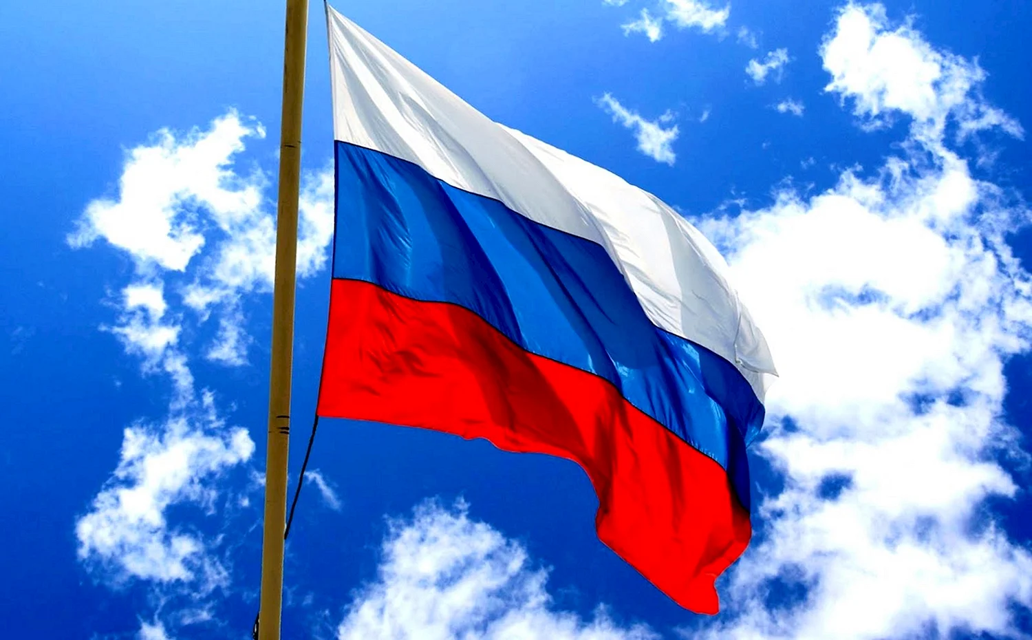 Флаг России весит