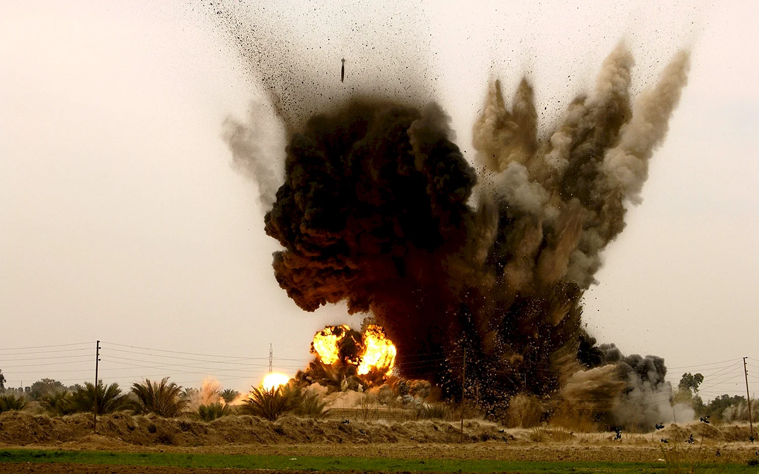 GBU-43 взрыв