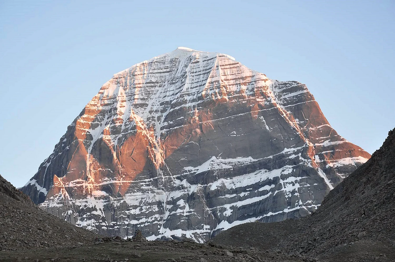 Гора пирамида в Тибете
