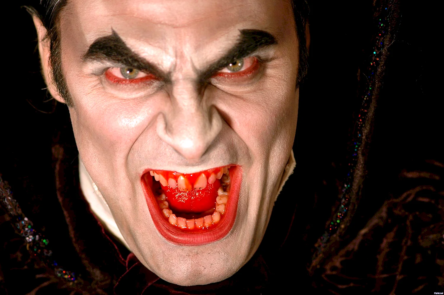 Граф Дракула вампир