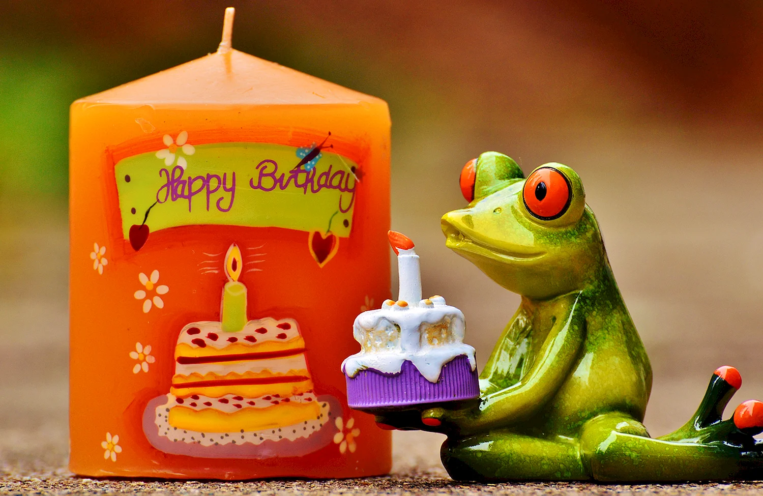 Лягушка поздравляет с днем рождения