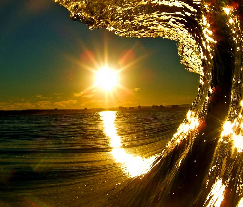 Море сияющее солнце