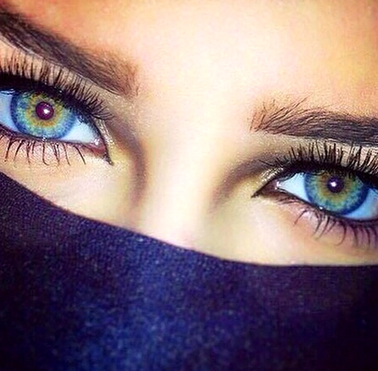 Мусульманка с голубыми глазами
