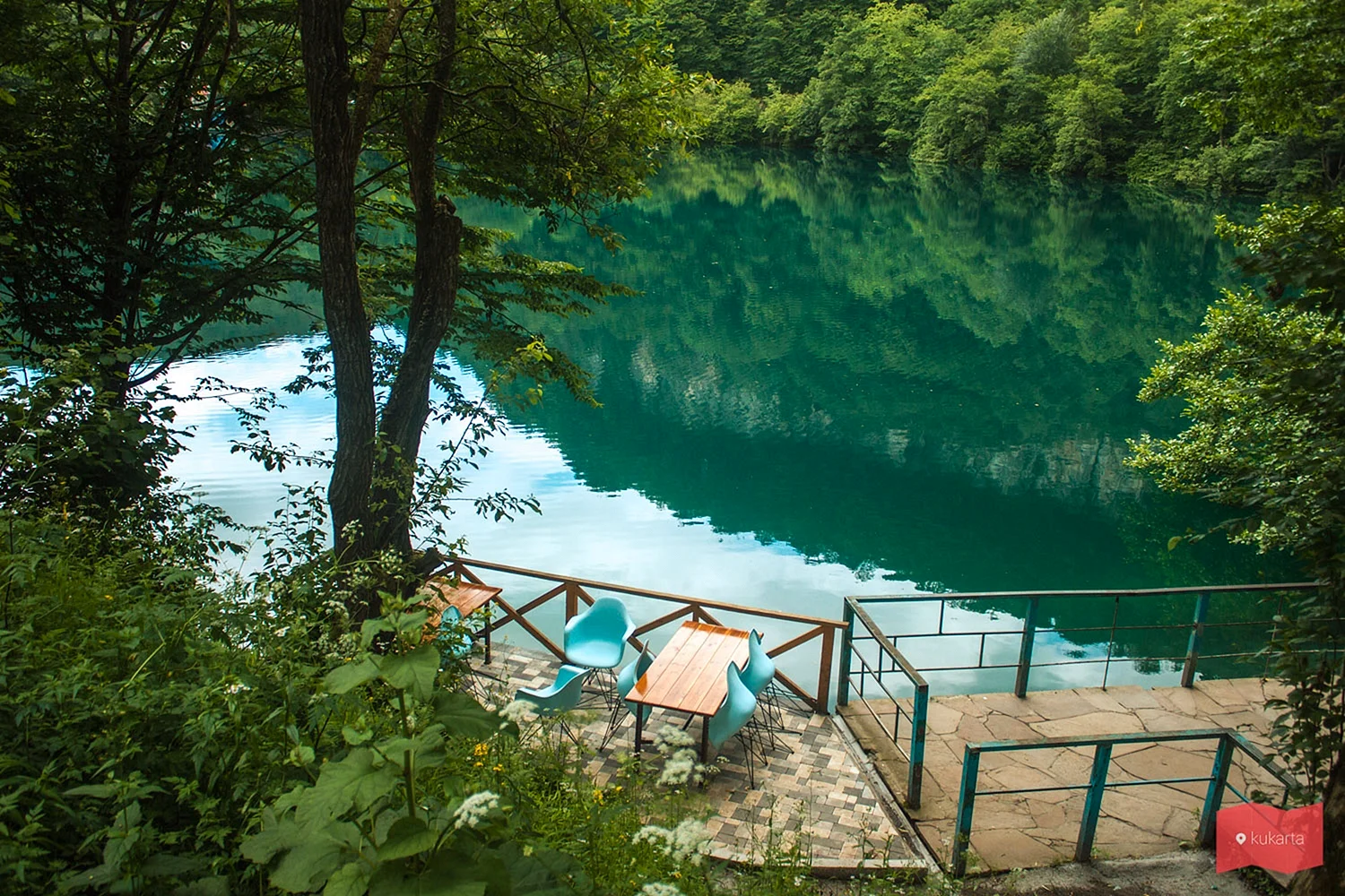 Нижнее голубое озеро в Кабардино-Балкарии