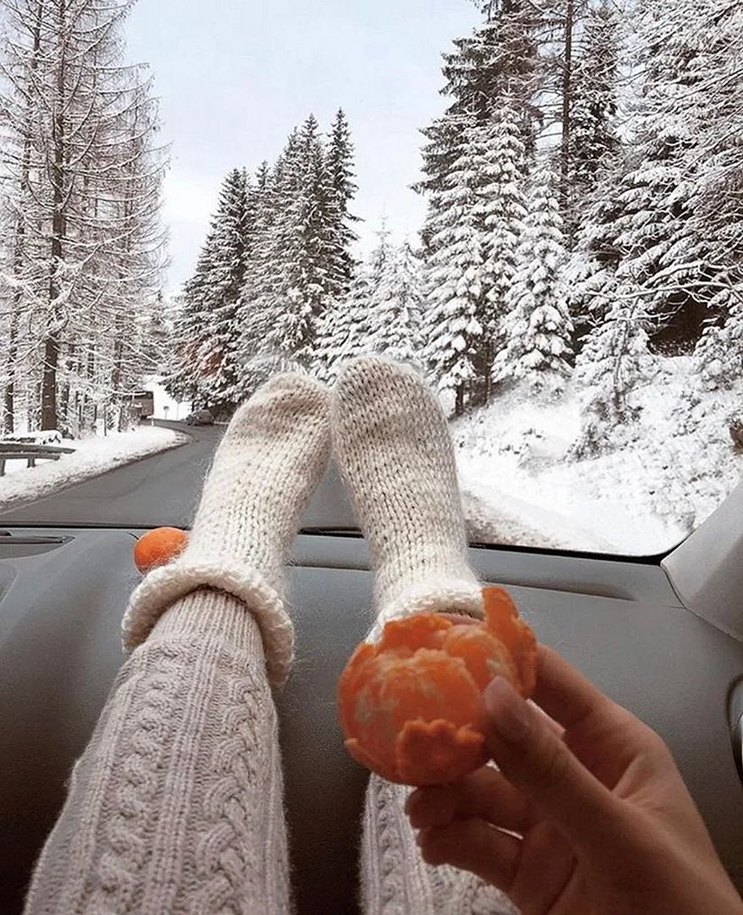 Ноги в машине зимой