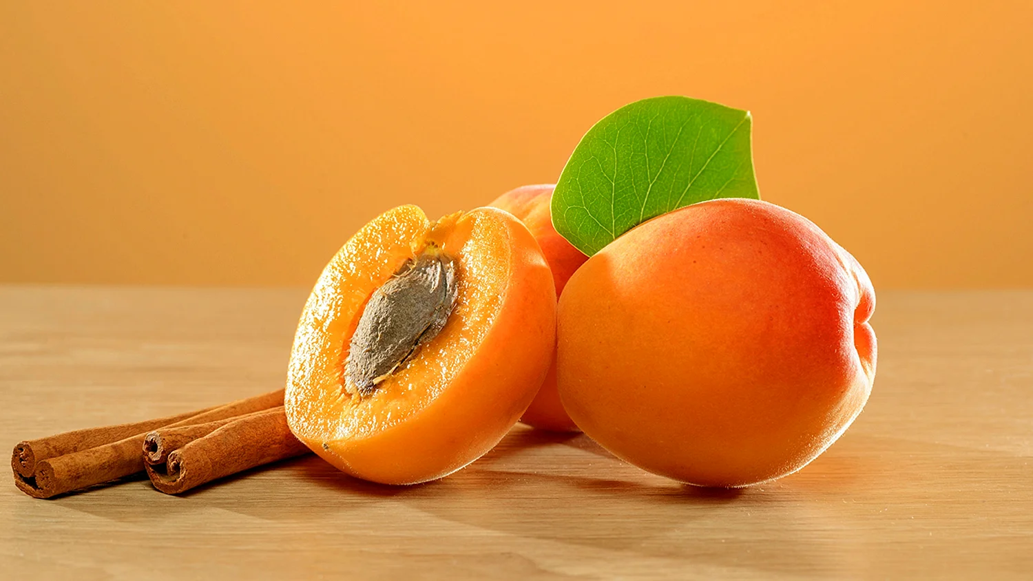 Персик абрикос Урюк