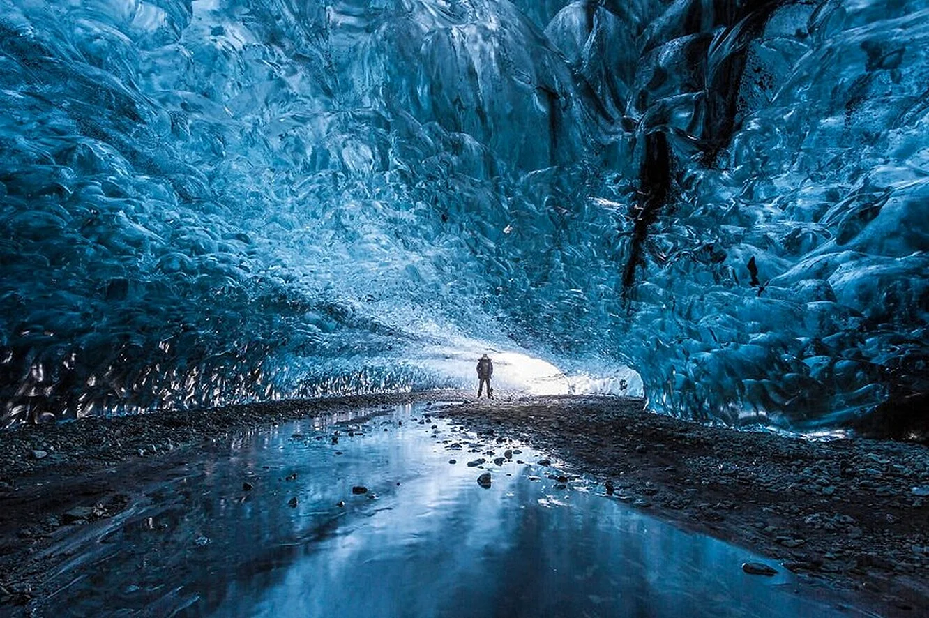 Пещеры ледника ватнайёкюдль