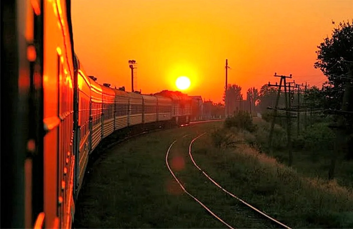 Поезд на закате