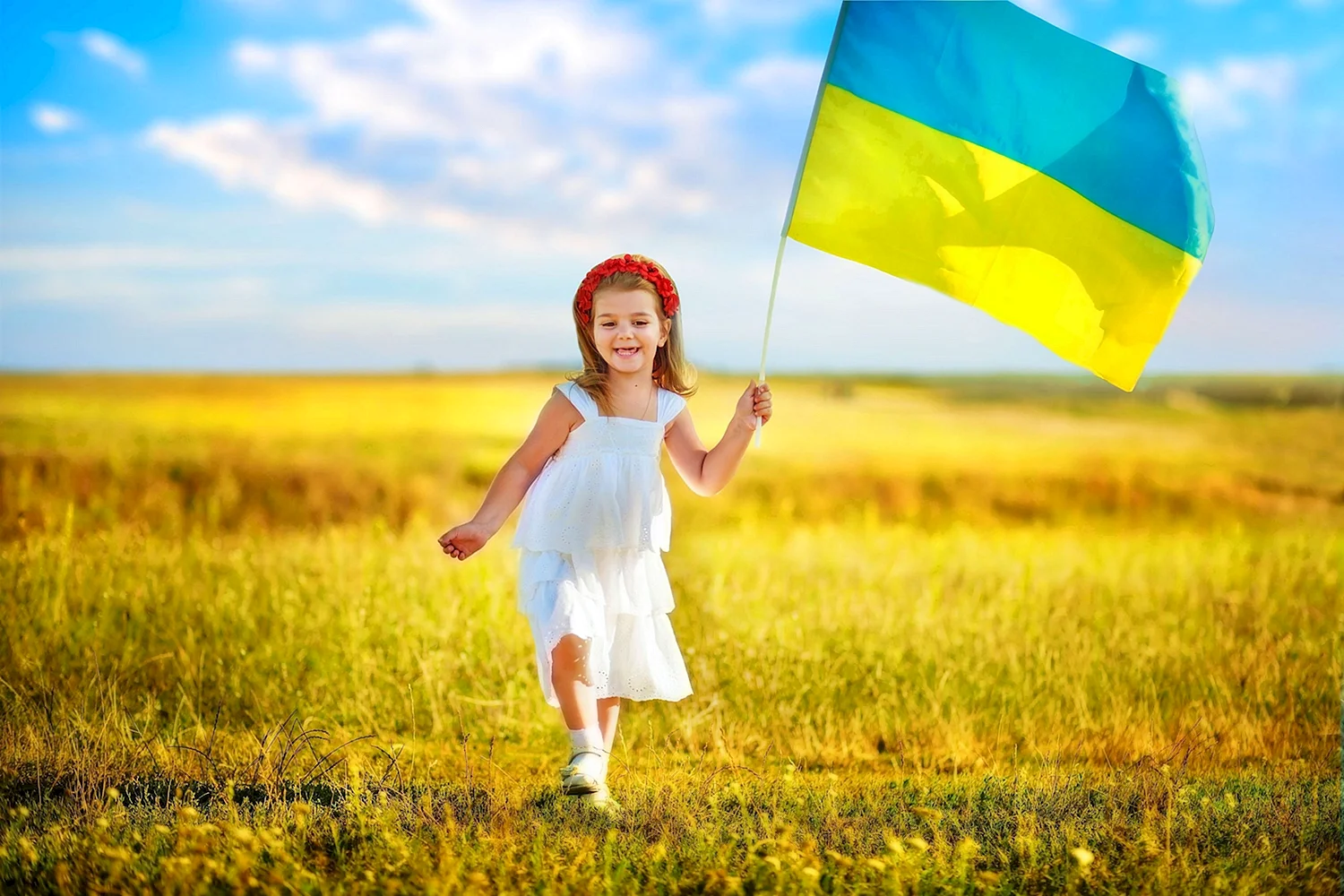 Ребенок с флагом Украины