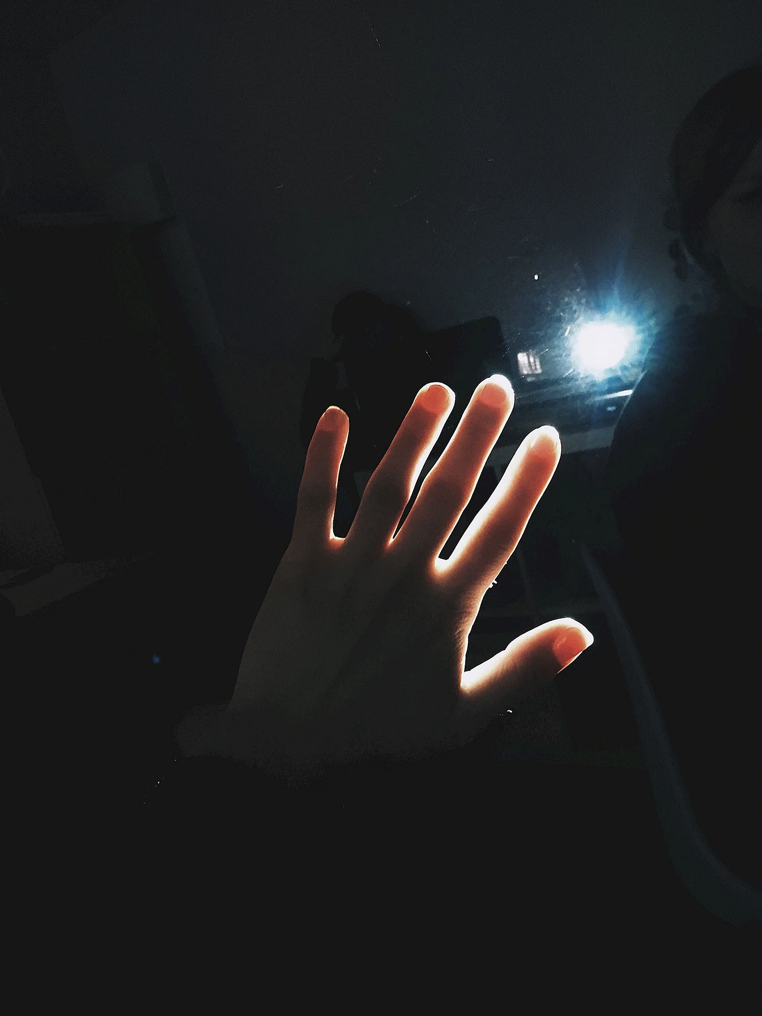 Рука в темноте