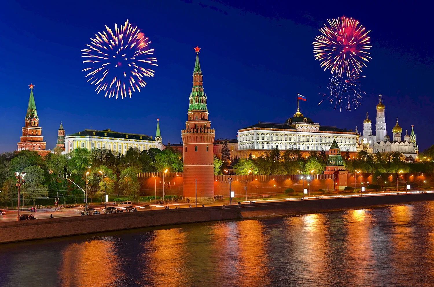 Салют над Кремлем