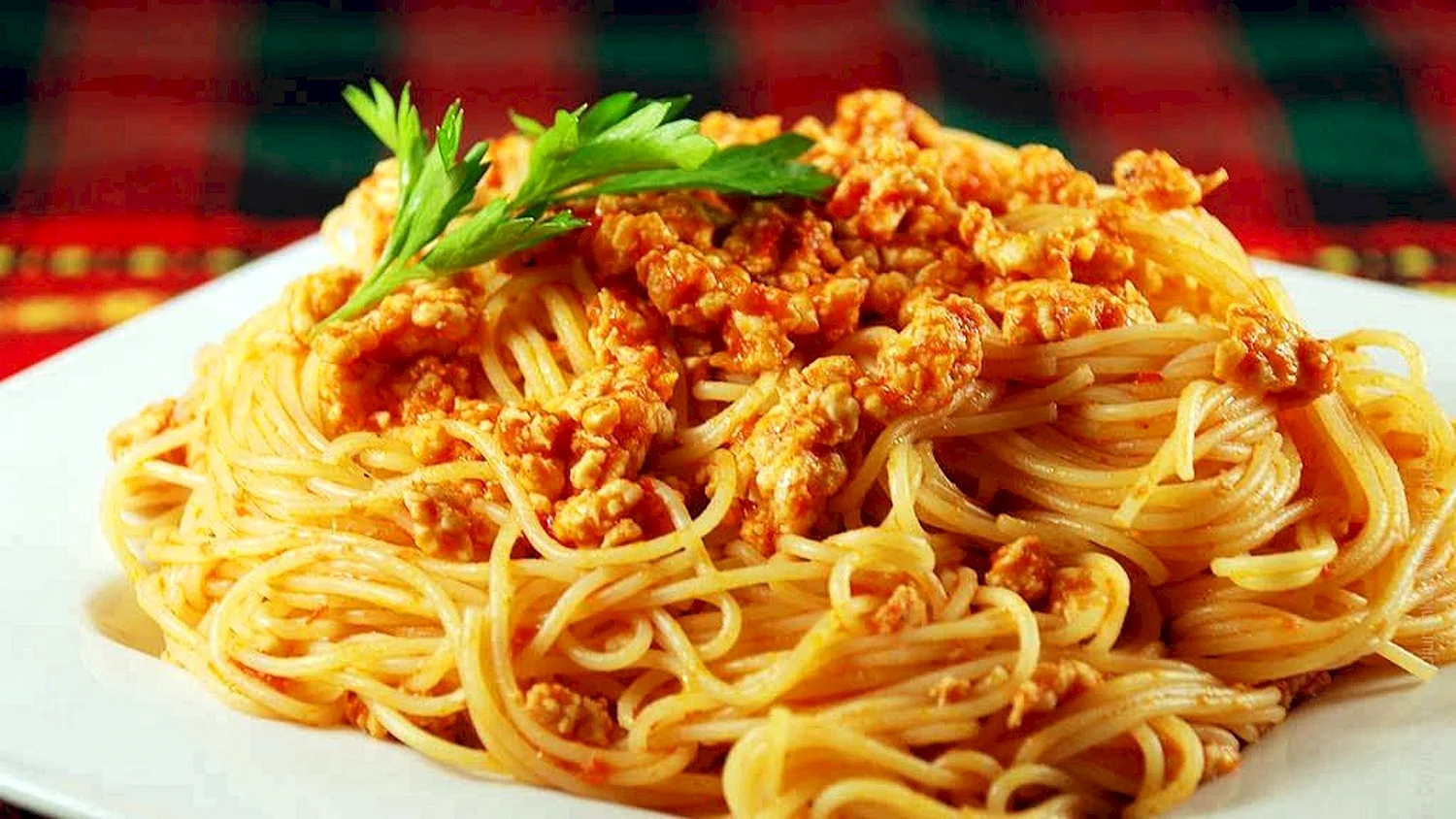 Спагетти с фаршем в томатном соусе