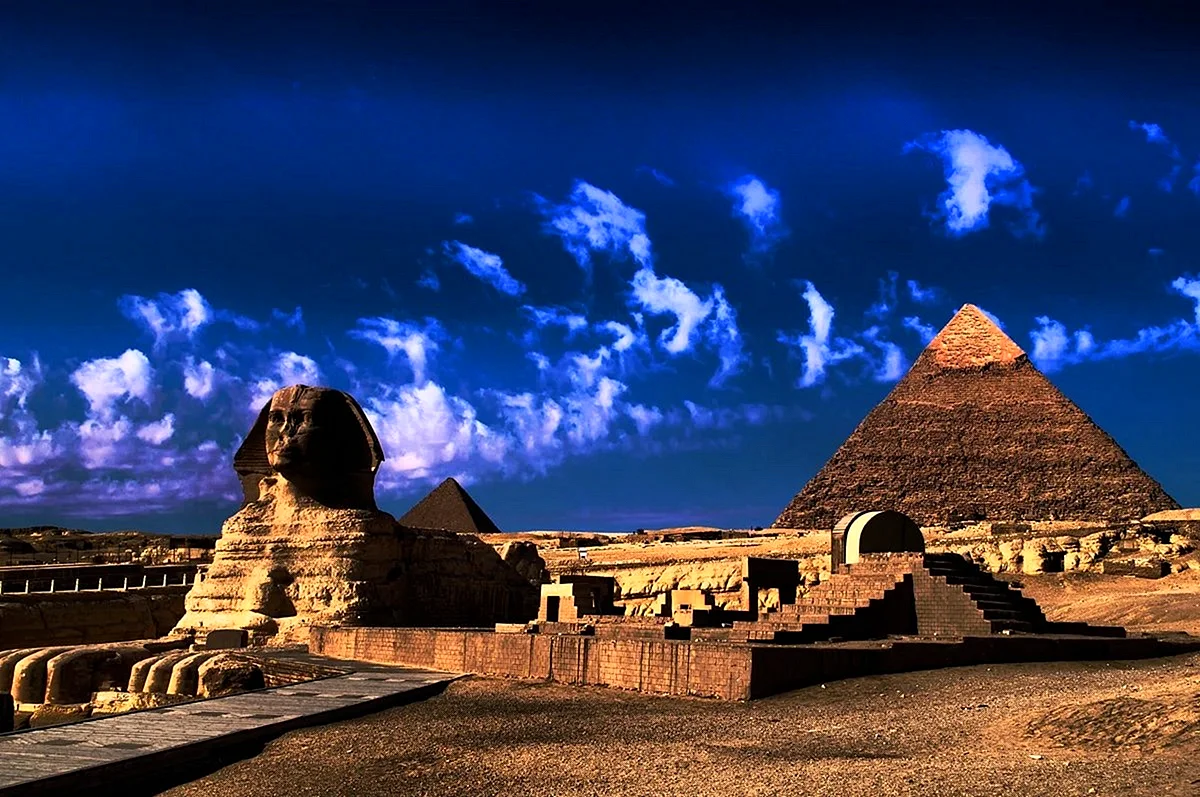 В Египте Египетская пирамида