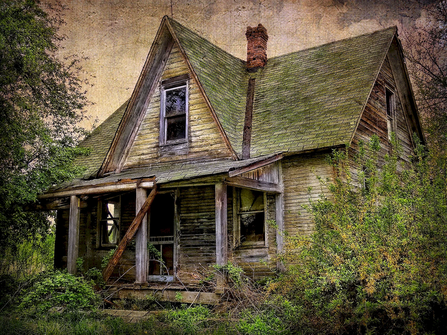 Всратый деревянный дом
