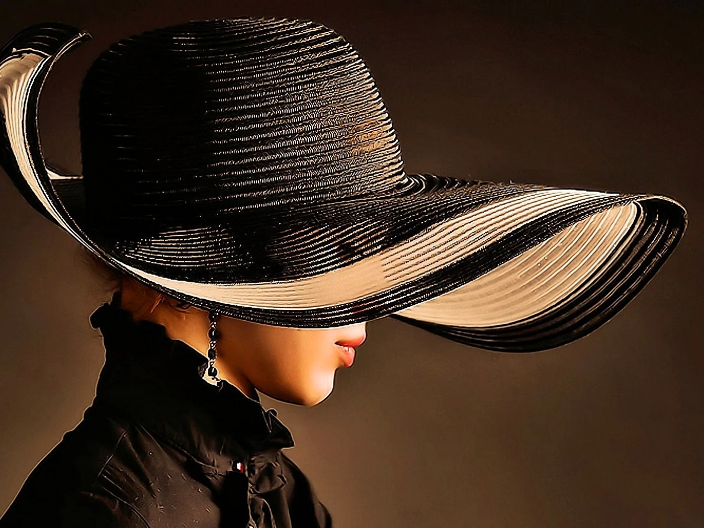 Женщина в шляпе