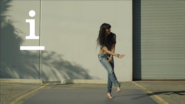 Брюнетка танцует. Круто танцует. Девушка кружится на улице. Гифки.