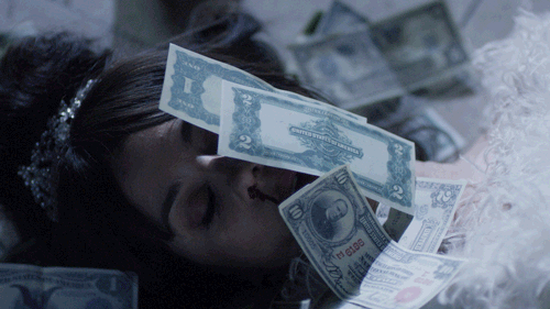Девушка скидывает деньги. Девушка с деньгами. Деньги гиф. Девушка с деньгами гиф. Много денег гиф.