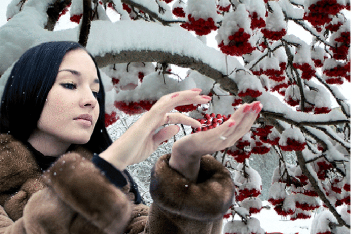 Песня залезу душу. Фотосессия на снегу. Девушка снег анимация. Гифки женщина зимой. Девушка рябина снег.