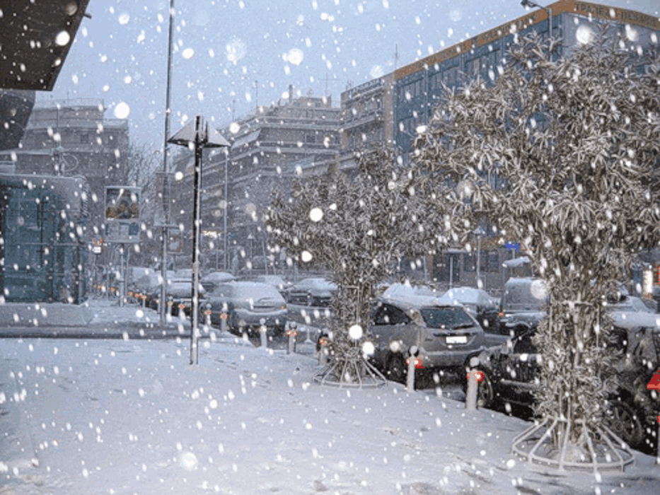 Зима снегопад. Снегопад в городе. Зимний город. Сильный снегопад. Падает снег город