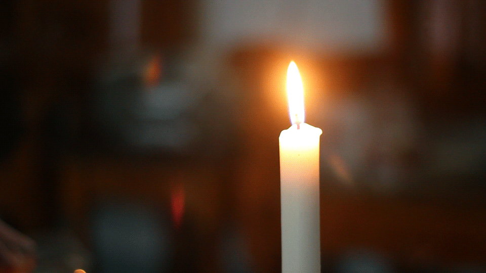 Свеча скорбим 22.03 2024. Свечи в церкви. Свеча памяти. Поминальная свеча. Горящая свеча.