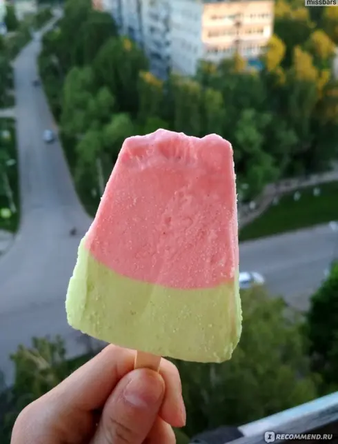 Арбузное мороженое эскимо