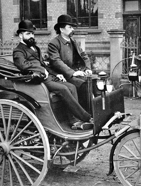 Первый автомобиль 1885 Карл Бенц